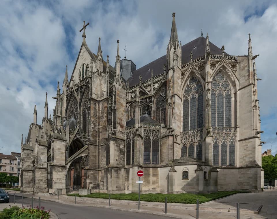 Basilique Saint-Urbain de Troyes, vue extérieure depuis le sud-est