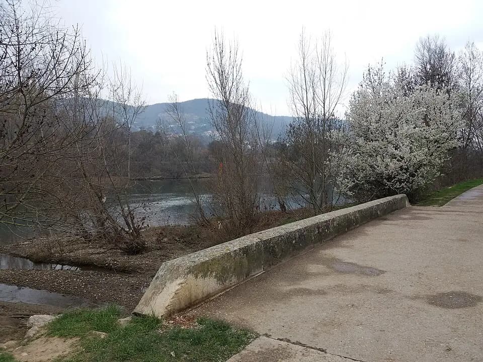 Vue du secteur du départ de « De carrières en Fricoule » : Rochetaillée-sur-Saône - Chemin de Halage - Petit pont du ruisseau des Échets.jpg