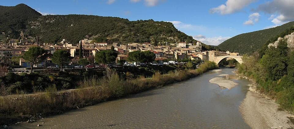 Vue du secteur du départ de « NYONS - Le Devès » : 10 ARA - Drôme - Nyons ().jpg