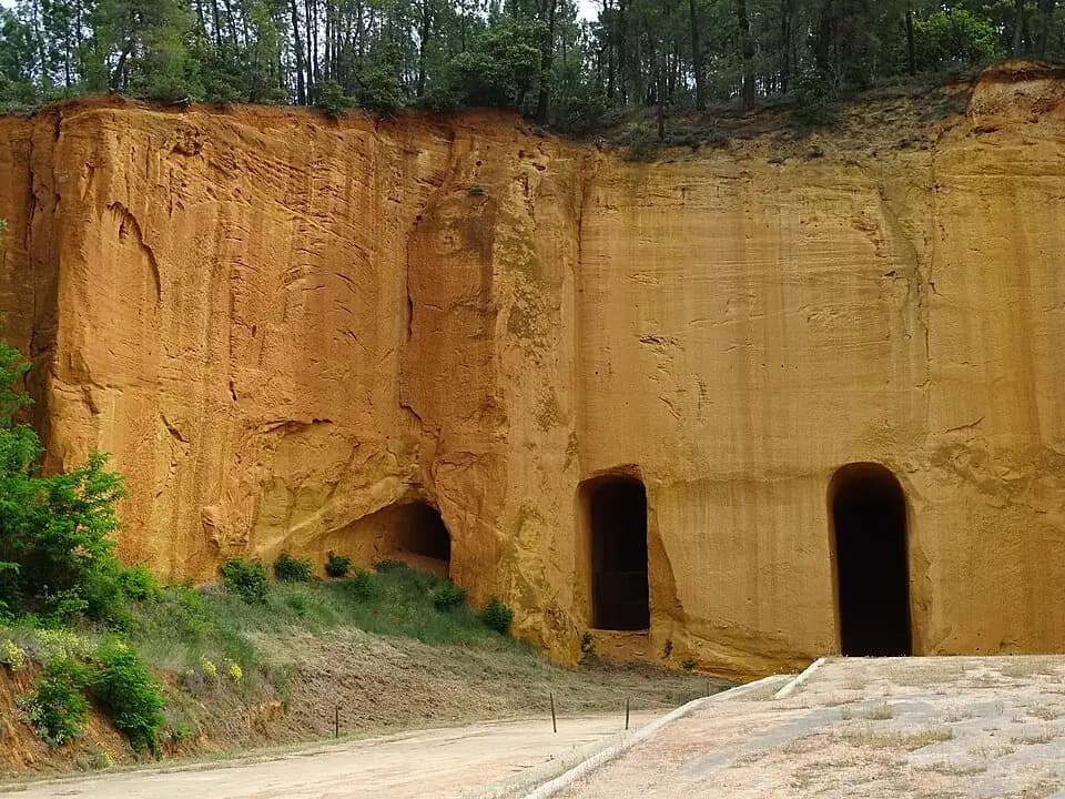Vue du secteur du départ de « GARGAS - Colline de Perréal » : Mines du Bruoux 1.jpg