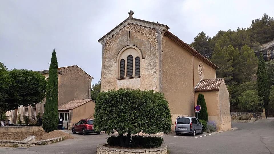 Vue du secteur du départ de « LES BEAUMETTES - Sentier botanique » : Église de l'Annonciation de Beaumettes.jpg