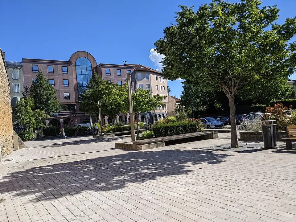 Vue du secteur du départ de « Tour de Champagne » : Champagne-au-Mont-d'Or - Place de la Liberté (août 2022).jpg