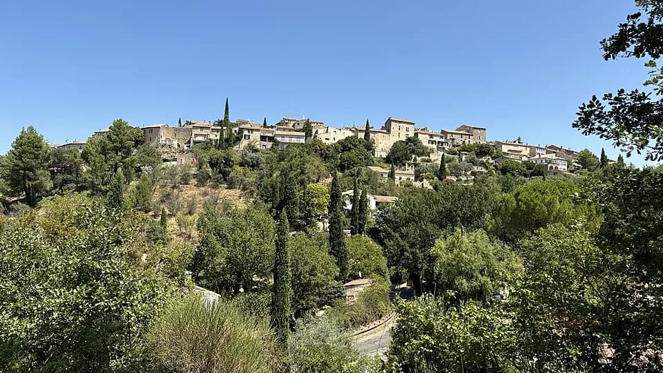 Vue du secteur du départ de « GRAMBOIS - Le petit tour du village » : Vue du village de Grambois.jpg