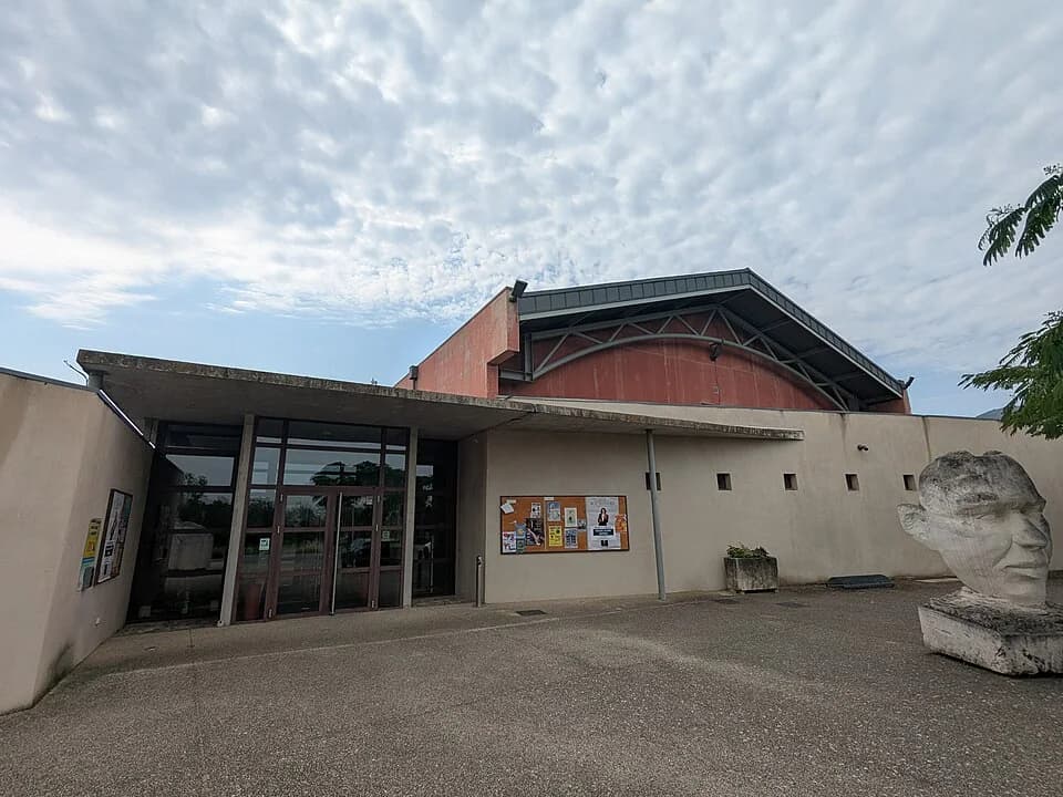 Vue du secteur du départ de « OPPÈDE - Les prés des Poulivets » : Oppède - Espace Jardin de Madame 2 (juin 2025).jpg