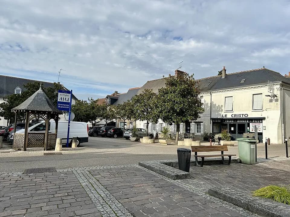 Vue du secteur du départ de « Bois gibert » : Ballan-Miré - place de l'église.jpg