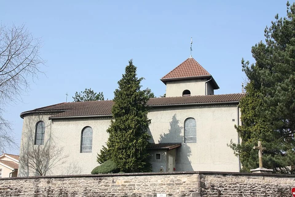 Vue du secteur du départ de « De la ville aux champs » : 02. Église Saint-Galmier de Chassieu.JPG