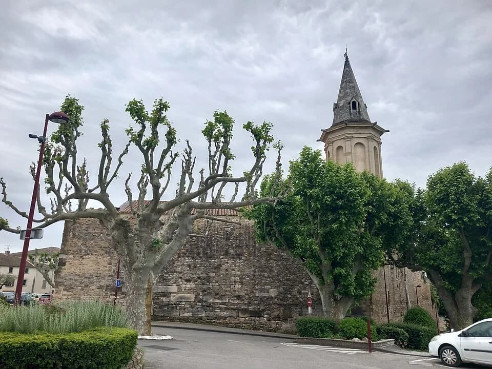 Vue du secteur du départ de « AUBIGNAN - Le plateau de Gargamiane » : Église Notre-Dame-de-l'Annonciation-et-Saint-Victor-Martyr d'Aubignan.jpg