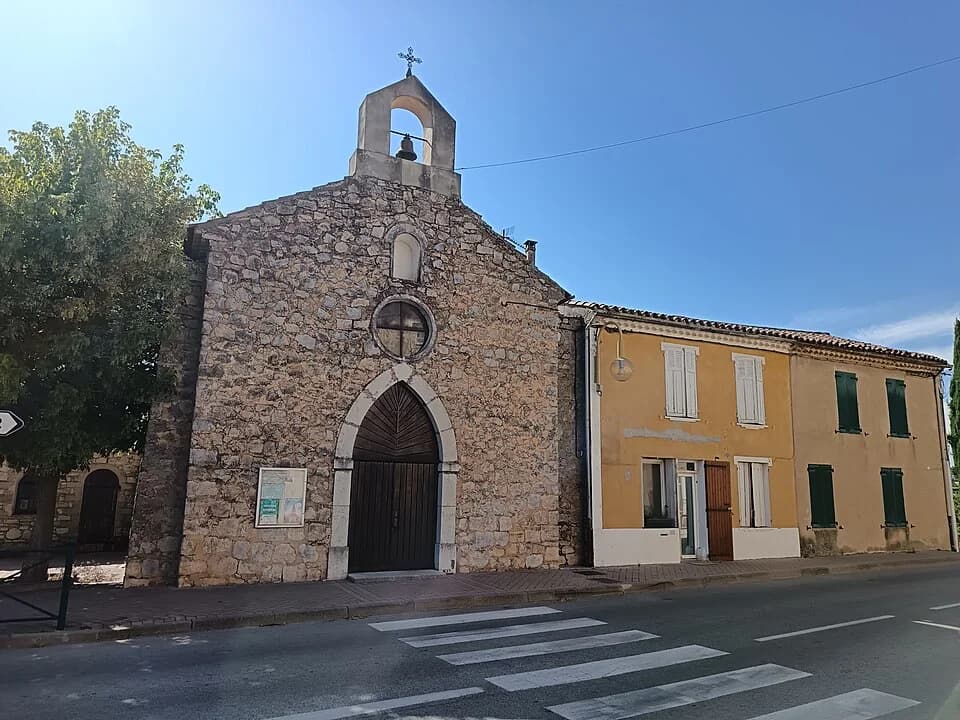 Vue du secteur du départ de « SAINT-JULIEN-LE-MONTAGNIER - Le village perché de Jean Giono » : Saint-Julien - Chapelle Saint-Pierre de Saint-Pierre (Var).jpg
