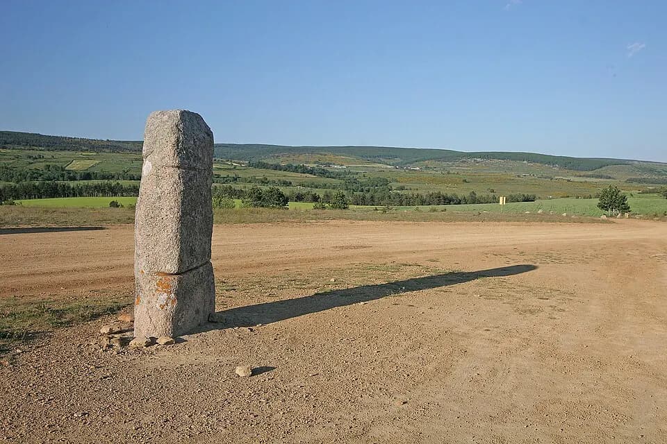 Vue du secteur du départ de « Balade au pays des menhirs » : Menhirs de la Fage 18.JPG