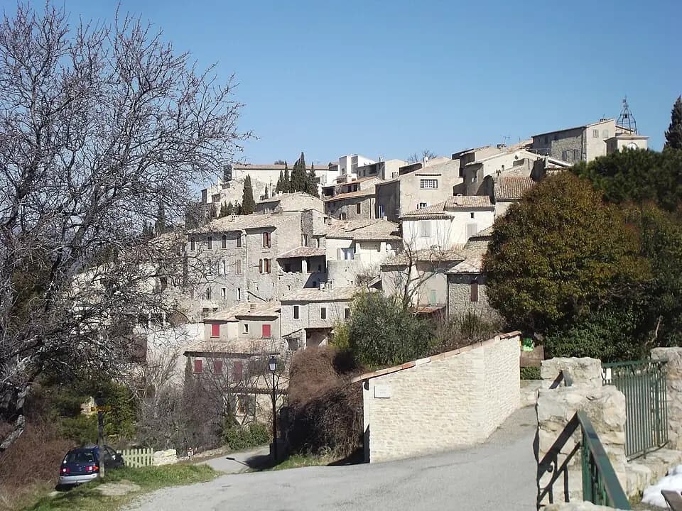 Vue du secteur du départ de « LURS - Promenade des Evêques » : Lurs village.JPG