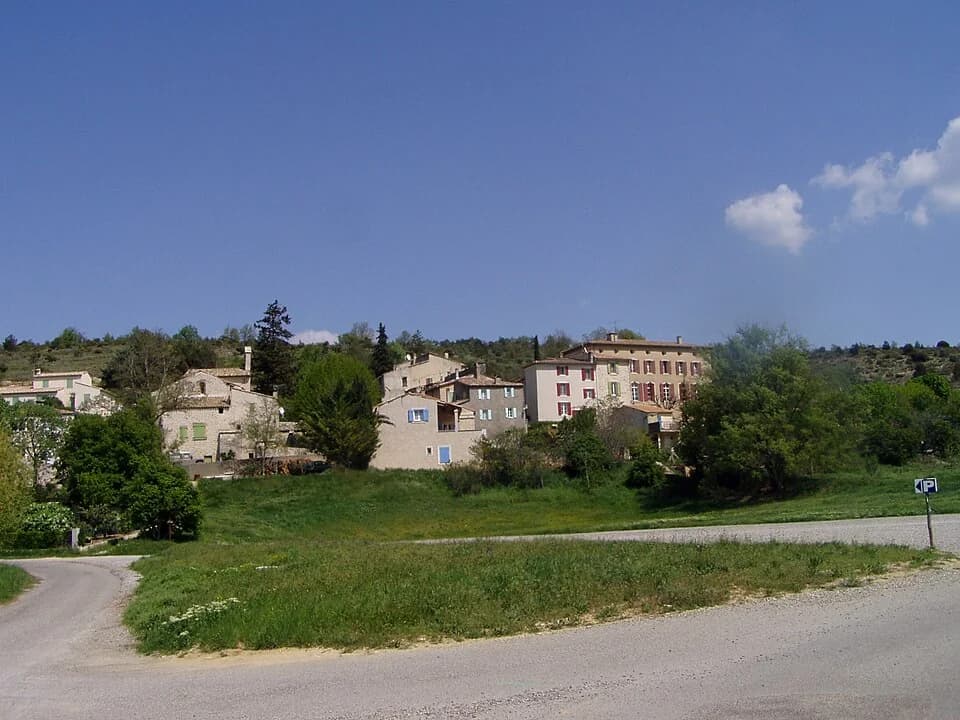 Vue du secteur du départ de « SAINT-MARTIN-LES-EAUX - Le Castellas » : Saint-Martin-les-Eaux.JPG