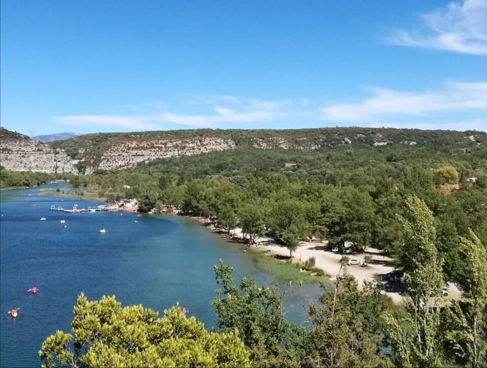 Vue du secteur du départ de « QUINSON - La Baume Bonne » : Montmeyan Le Lac.jpg