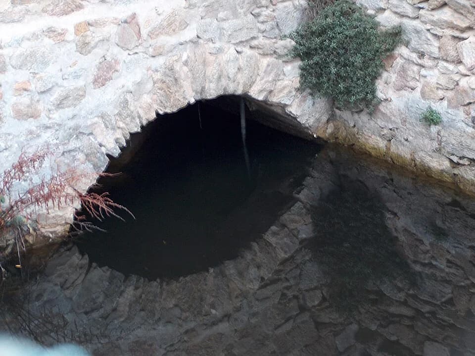 Vue du secteur du départ de « Sentier du Ribes et du Ratier » : Boutasse st genis les ollieres.jpg