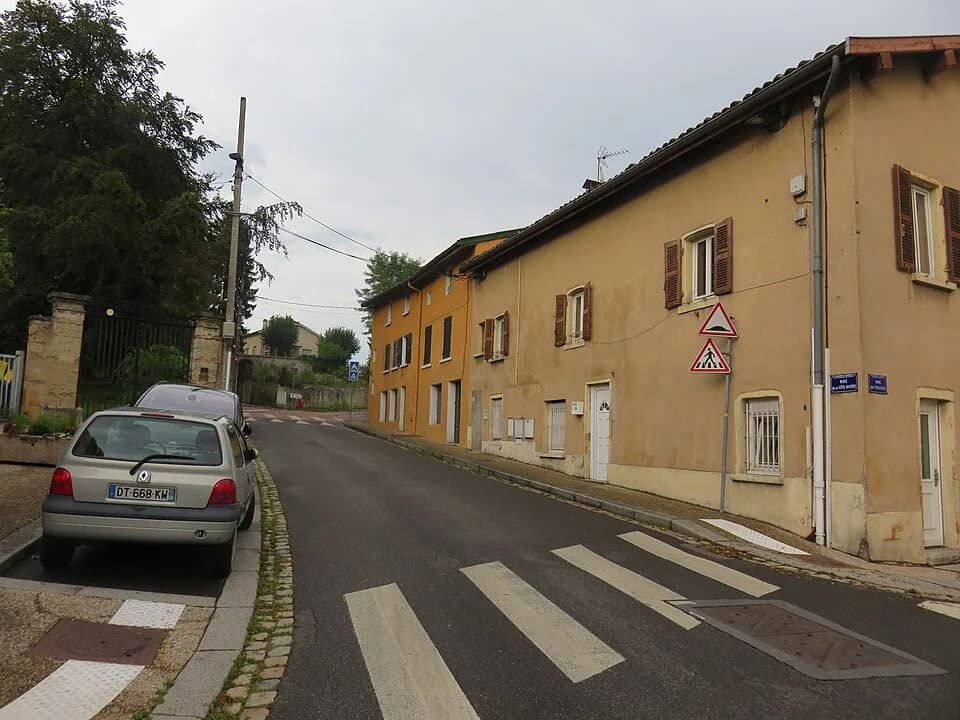 Vue du secteur du départ de « Le Bois des Côtes » : Fontaines-Saint-Martin - Rue de la Côte Rivière (juil 2018).jpg