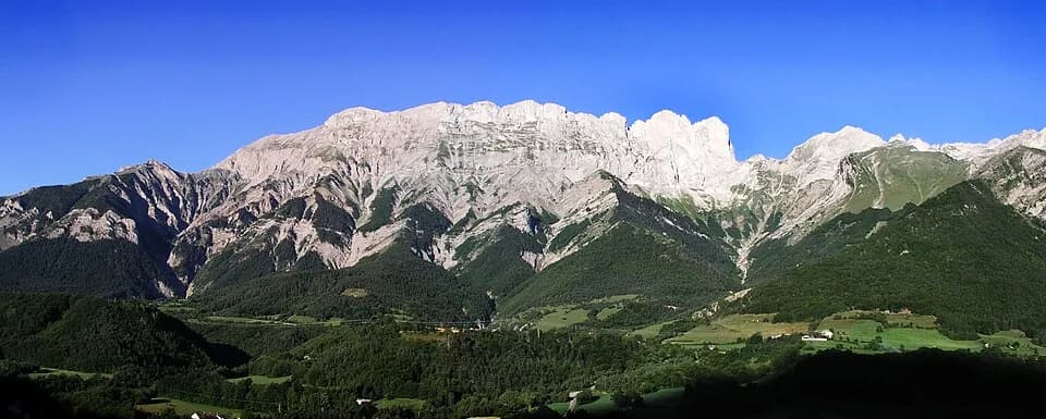 Photo du secteur de « Le Chapeau de l'Evêque » : Montagne de Faraut Devoluy 11-12mod.jpg