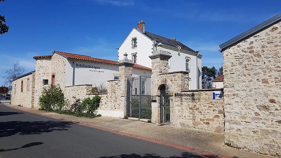 Photo du secteur de « BOUCLE CIRCUIT VIGNOBLE DU BOIS JOLI » : Bibliothèque municipale, Château-Thébaud - 01.jpg
