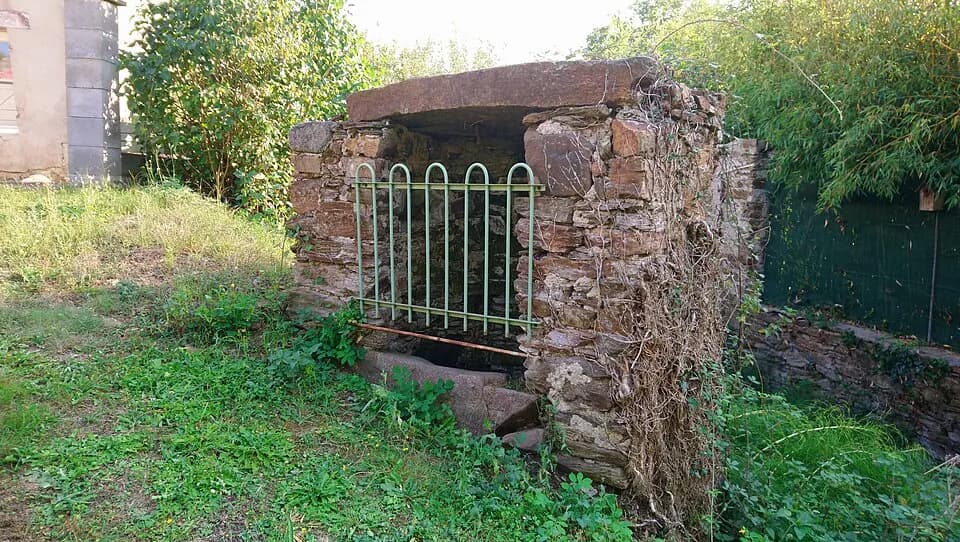Photo du secteur de « BOUCLE CIRCUIT LES MOULINS » : W2856 Monnieres Pont PuitsCommun 11270-1.jpg