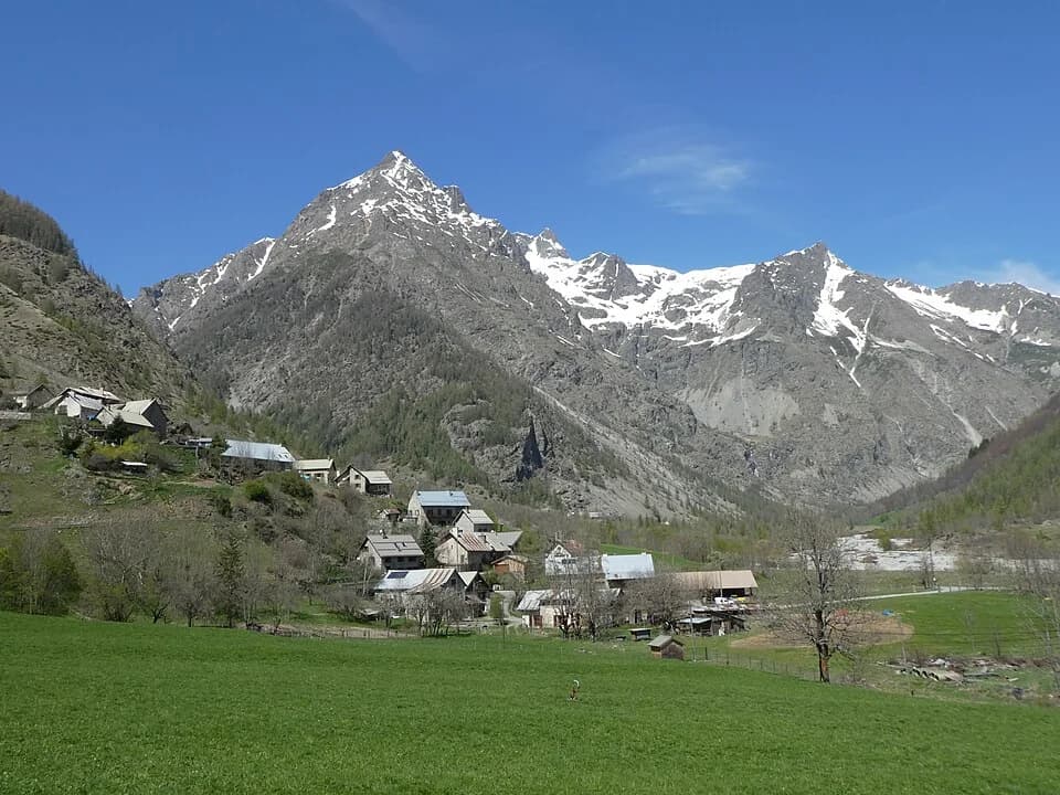 Photo du secteur de « Méollion » : Le Châtelard et les Gondouins, vallée de Champoléon, Champsaur, France 02.jpg