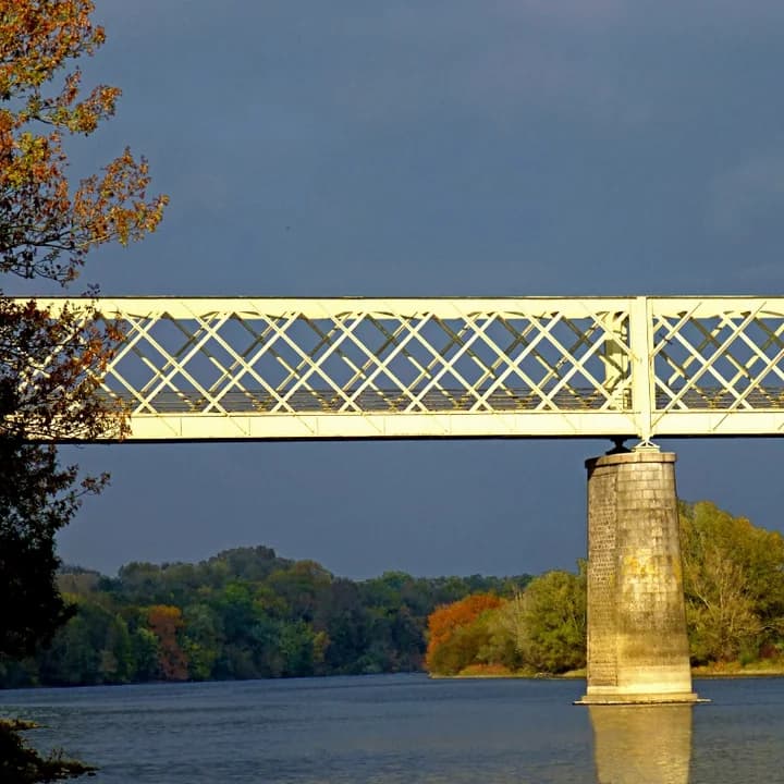 Photo du secteur de « Les Prairies de la Baumette » : Pont de Pruniers, sur la Maine.jpg