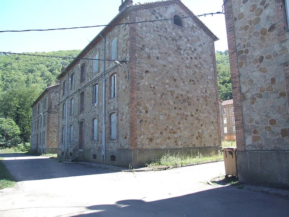 Photo du secteur de « Château de Montalet » : Molières-sur-Cèze Cité la Borie 9475.JPG