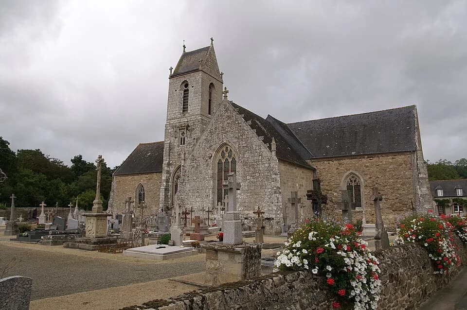 Photo du secteur de « Le Tour du Lac de Jugon » : Jugon-les-Lacs - Église Notre-Dame 01.jpg
