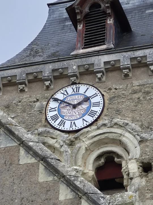 Photo du secteur de « Circuit de Thouarcé-GR3 » : Horloge de l'église Saint-Pierre de Thouarcé.jpg
