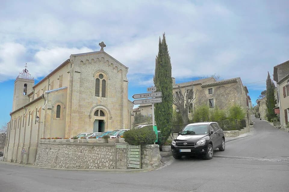 Photo du secteur de « EYGALIÈRES - Balade du Petit Calan » : Eglise-Saint-Laurent-d-Eygalières-13.jpg