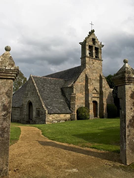 Photo du secteur de « Vallée du Donant » : Église de Guénézan 01.jpg