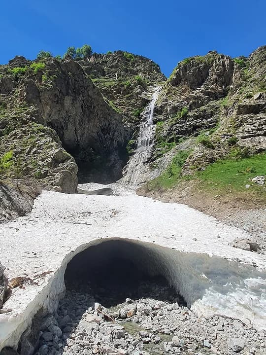 Photo du secteur de « Le refuge du Pré de la Chaumette en aller-retour » : Pont de neige dans la vallée de Champoléon 02.jpg