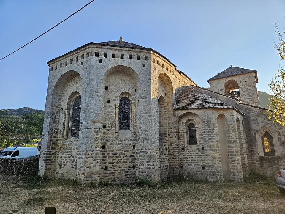 Photo du secteur de « Corniches du Méjean » : Église Saint-Sauveur du Rozier.jpg