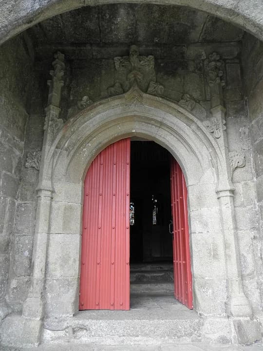 Photo du secteur de « Le sentier des landes » : Loc-Envel (22) Église Saint-Envel Extérieur 02.JPG