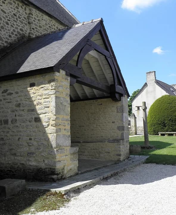 Photo du secteur de « Les virées Madennaises (la grande virée) » : Saint-Maden (22) Église Saint-Jean 03.JPG