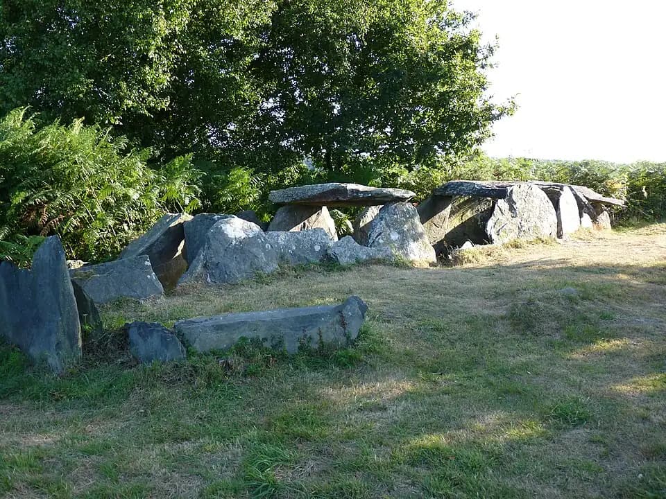 Photo du secteur de « Balade à Bon Repos » : Trois Allées couvertes de Laniscat 01.JPG