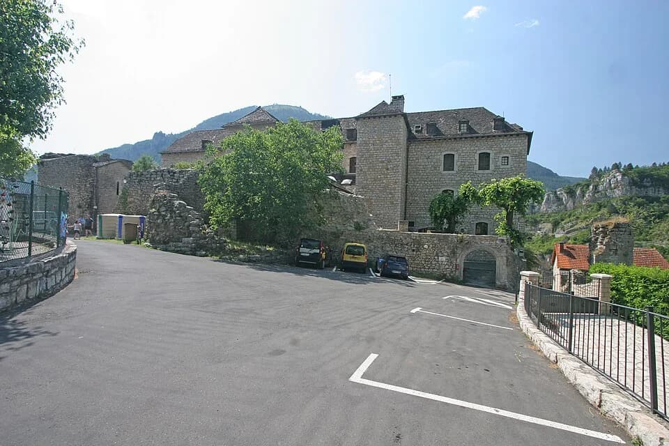 Photo du secteur de « Domaine de Boissets » : Sainte-Enimie monastere 01.JPG