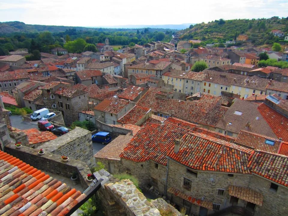Photo du secteur de « Les remparts de Dieusse » : Vue du Dugas, Saint-Ambroix, Gard, France.jpg