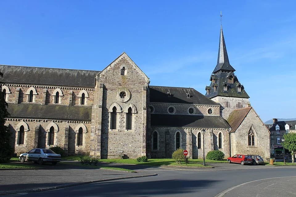 Photo du secteur de « La Croix de la Faverie » : Clécy église Saint-Pierre.JPG