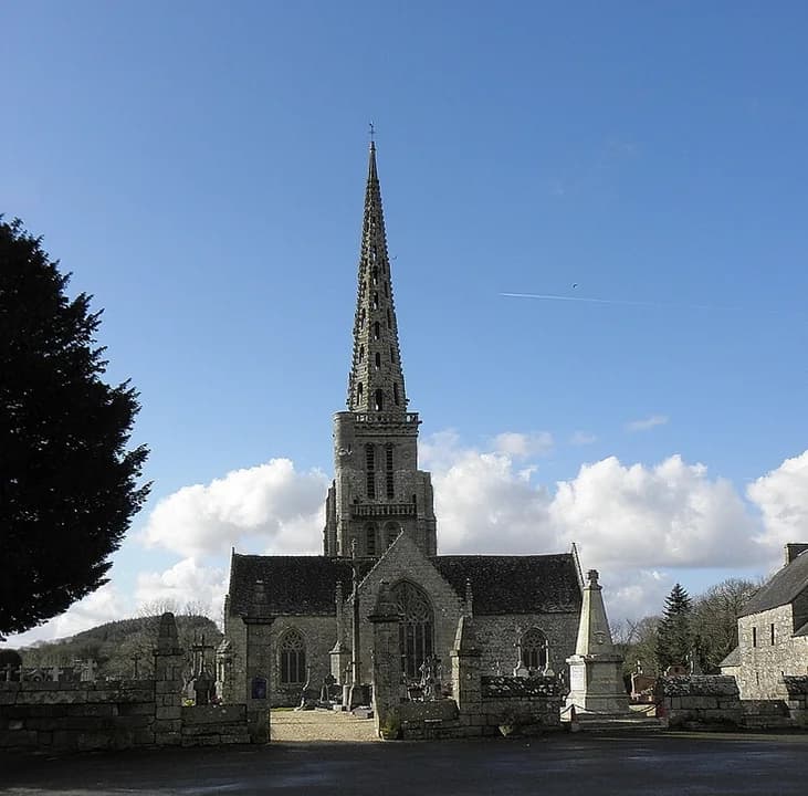 Photo du secteur de « Circuit des brigands » : Bulat-Pestivien (22) Église Notre-Dame Chevet 01.JPG