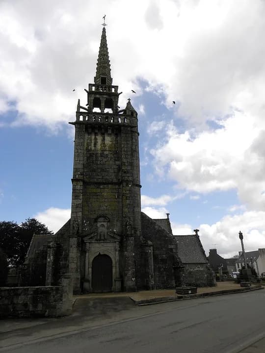 Photo du secteur de « Autour du Bourg de Plougras » : Plougras (22) Église Saint-Pierre 02.JPG