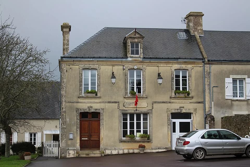 Photo du secteur de « Les marais de Neuilly » : Neuilly-la-Forêt - Mairie.jpg