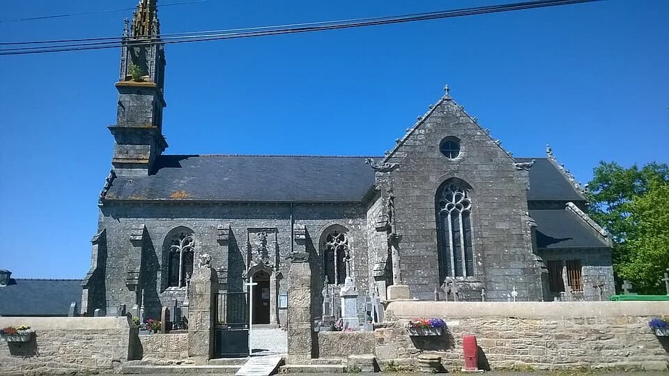Photo du secteur de « Le tour du lac de Kerné-Uhel » : Église Sainte-Anne de Peumerit-Quintin 2015-1.jpg
