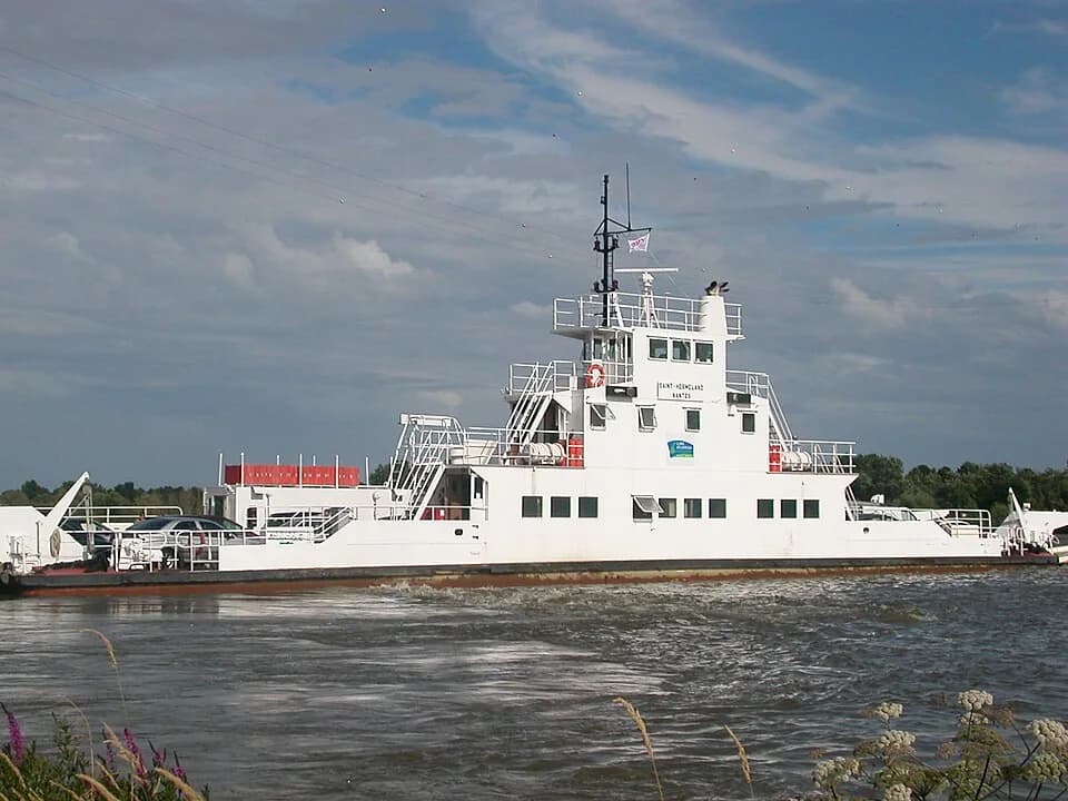 Photo du secteur de « CIRCUIT ENTRE LOIRE ET BOCAGE » : Couëron bac.jpg