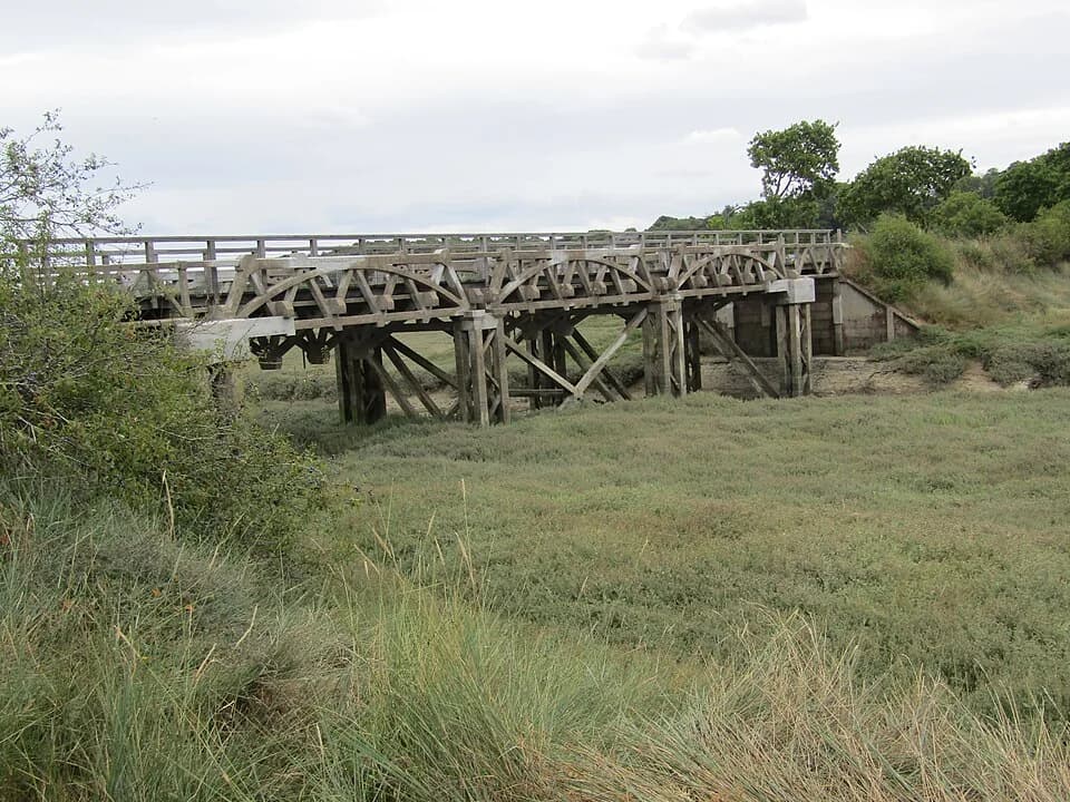Photo du secteur de « Sur les traces de Mathurin : du grain au pain » : Pont des Marais Erquy 1.jpg