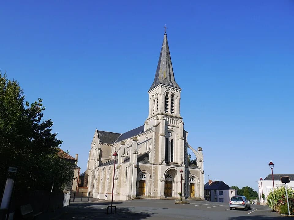 Photo du secteur de « Circuit des » : 49 Somloire église.jpg