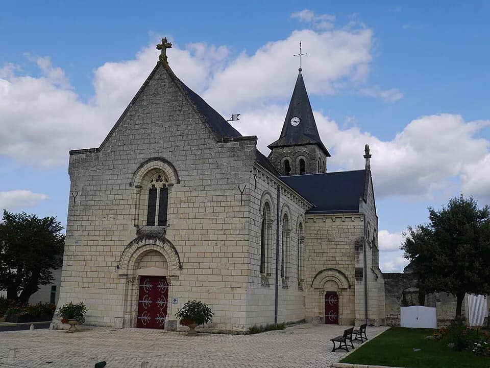 Photo du secteur de « Circuit de Saint Cyr en Bourg » : 49 Saint-Cyr-en-Bourg église.jpg
