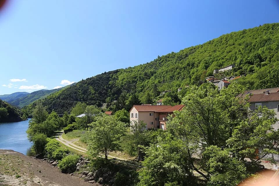 Photo du secteur de « Le Chassezac » : Pied de Borne.jpg