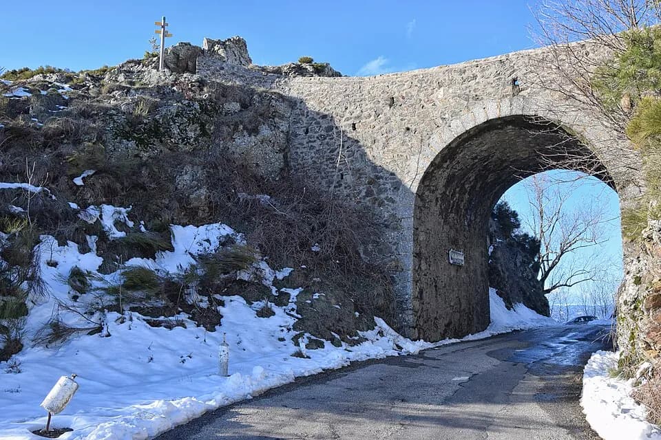 Photo du secteur de « Le rocher de l'Aigle » : Pont Moutonnier (col de l'Asclier).jpg