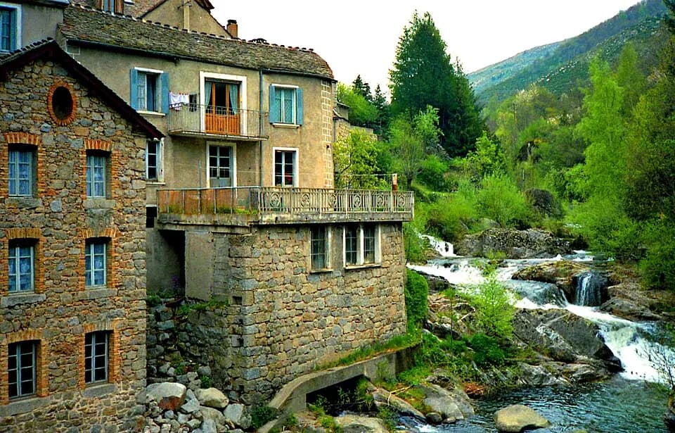 Photo du secteur de « La cham de l'Hermet » : Le Pont de Montvert, Cevennes, France.jpg