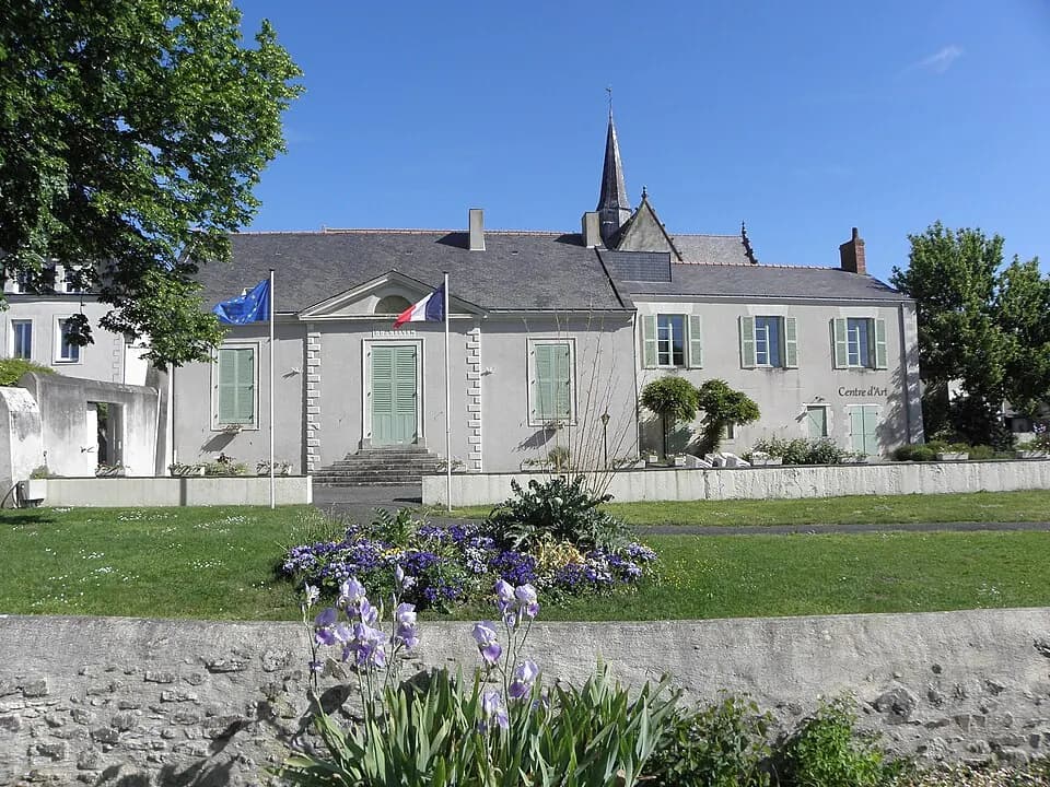 Photo du secteur de « MONTRELAIS : "La Grande Verrière" » : Montrelais (44) Mairie et Centre d'Art.jpg