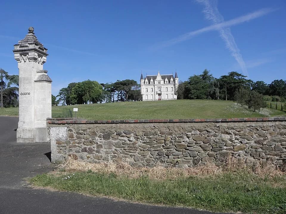 Photo du secteur de « INGRANDES - LE FRESNE SUR LOIRE : Les Mariniers » : Le Fresne-sur-Loire (44) Château de La Fresnaye.jpg