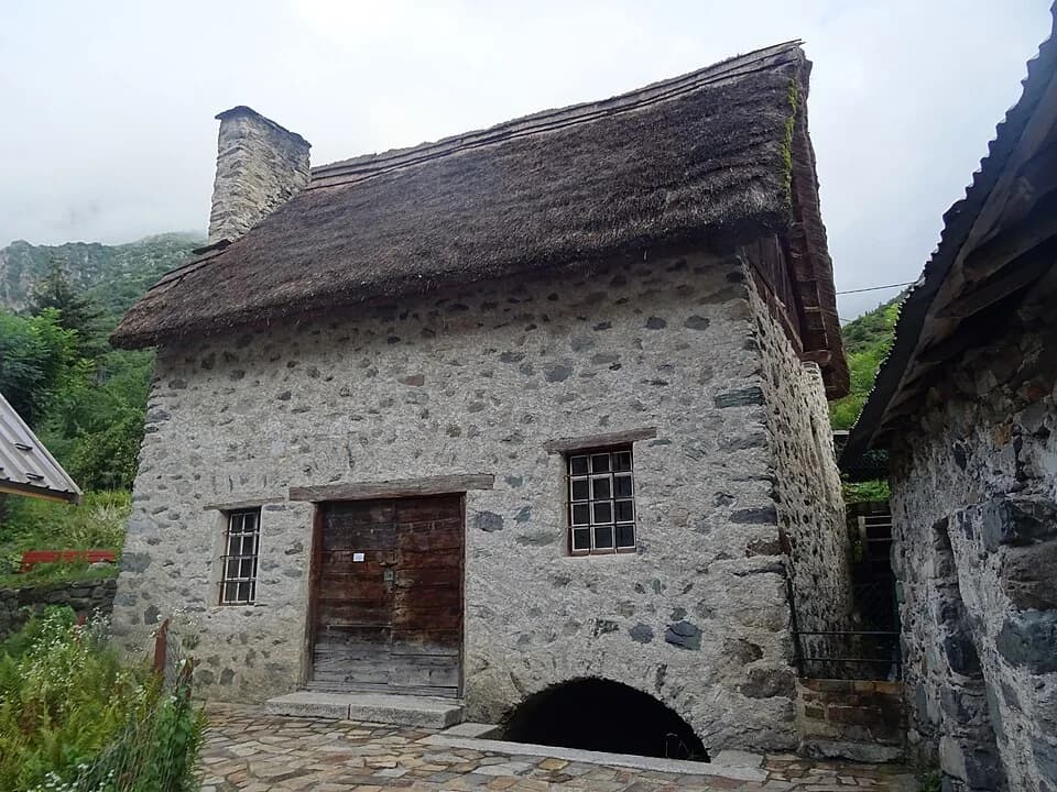 Photo du secteur de « Hameau des Peines » : Moulin à eau de Villar-Loubière, Hautes-Alpes.jpg